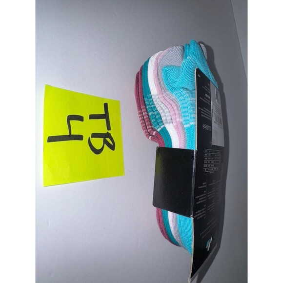 Women’s size 6-9 Under armor UA Essential socks pack of 6 pair - Picture 5 of 6